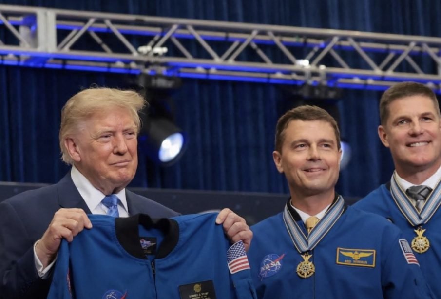 Trump anuncia la creación de una academia militar espacial para pisar la Luna antes que China